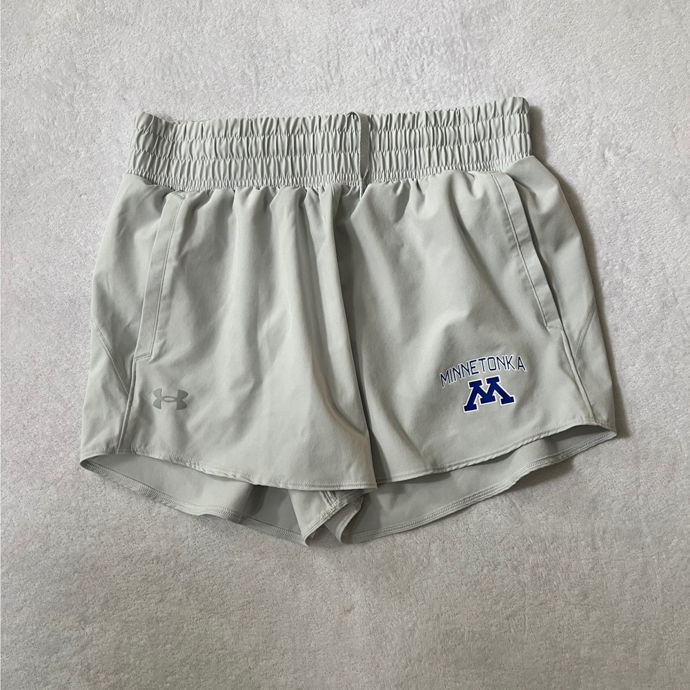 NEW Under Armour Shorts Gray Minnetonka M Graphic Loose Fit Medium